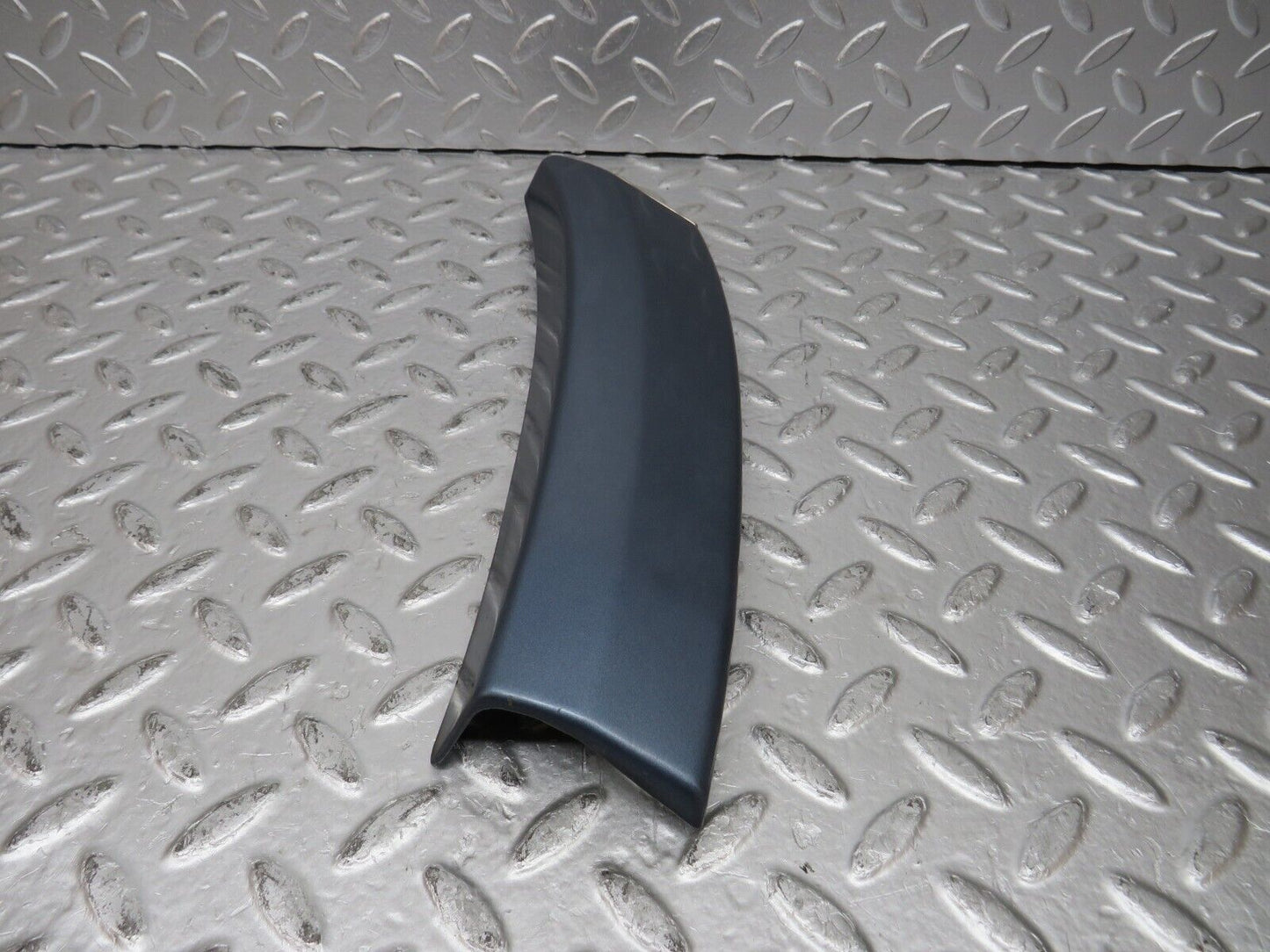 31219 Mercedes-Benz S124 220TE Rear Right Fender Wing Lower Moulding 1246902040