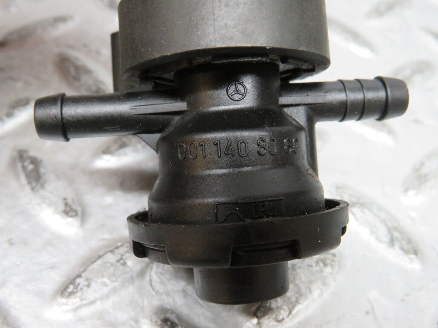 29114 Mercedes-Benz C124 320CE Coupe Fuel Regeneration Vacuum Valve 0011408060