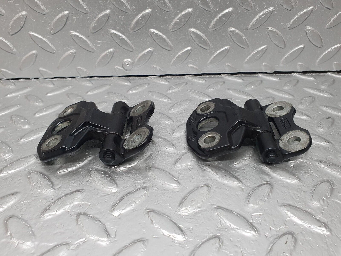 41867 Mercedes-Benz W202 C200 Front Door Hinge Left
