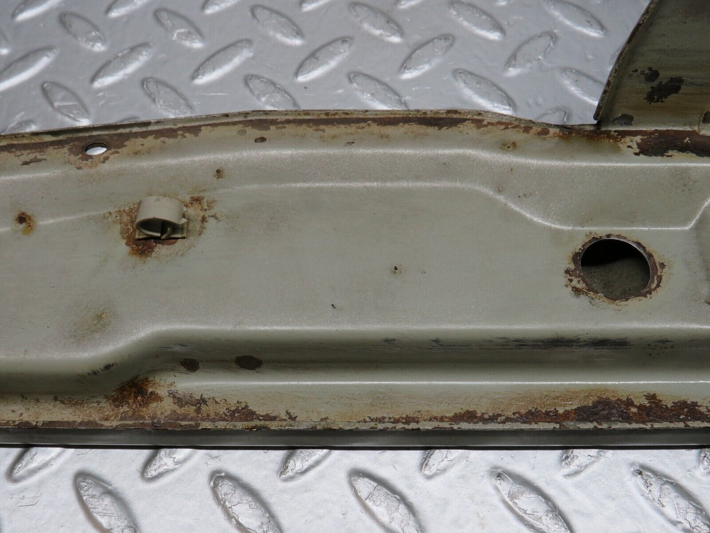 39440 Mercedes-Benz R129 320SL Coupe Bonnet Lock Carrier Panel 2105844217