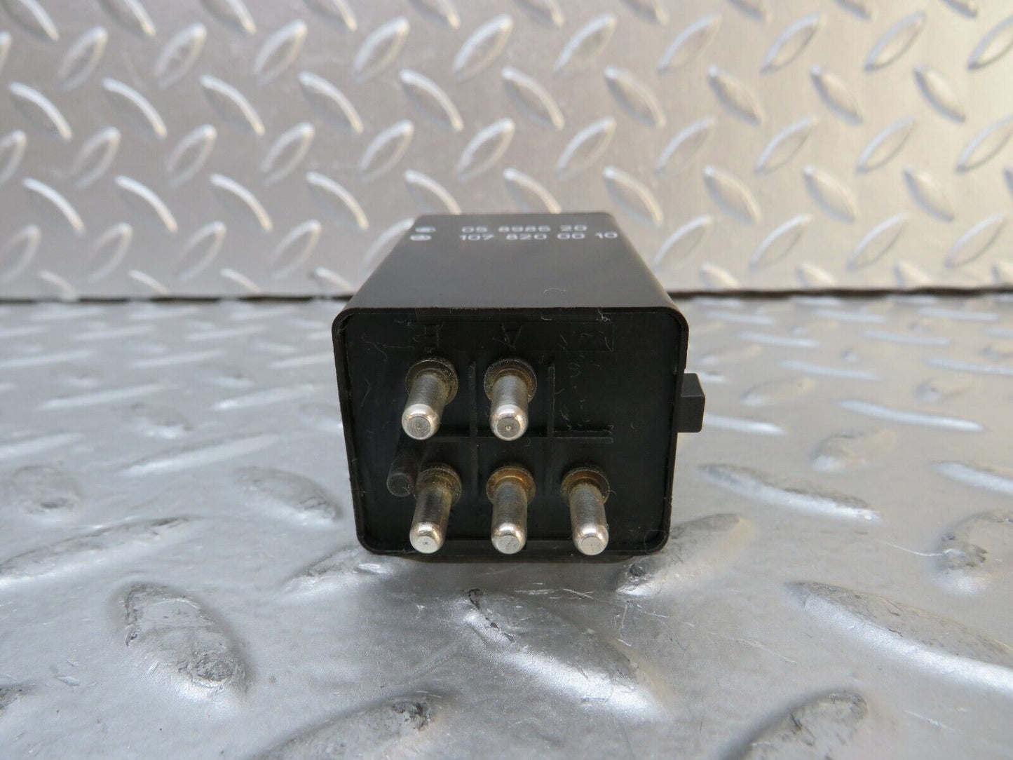 29834 Mercedes-Benz W123 230E Rear Heated Window Relay 1078200010