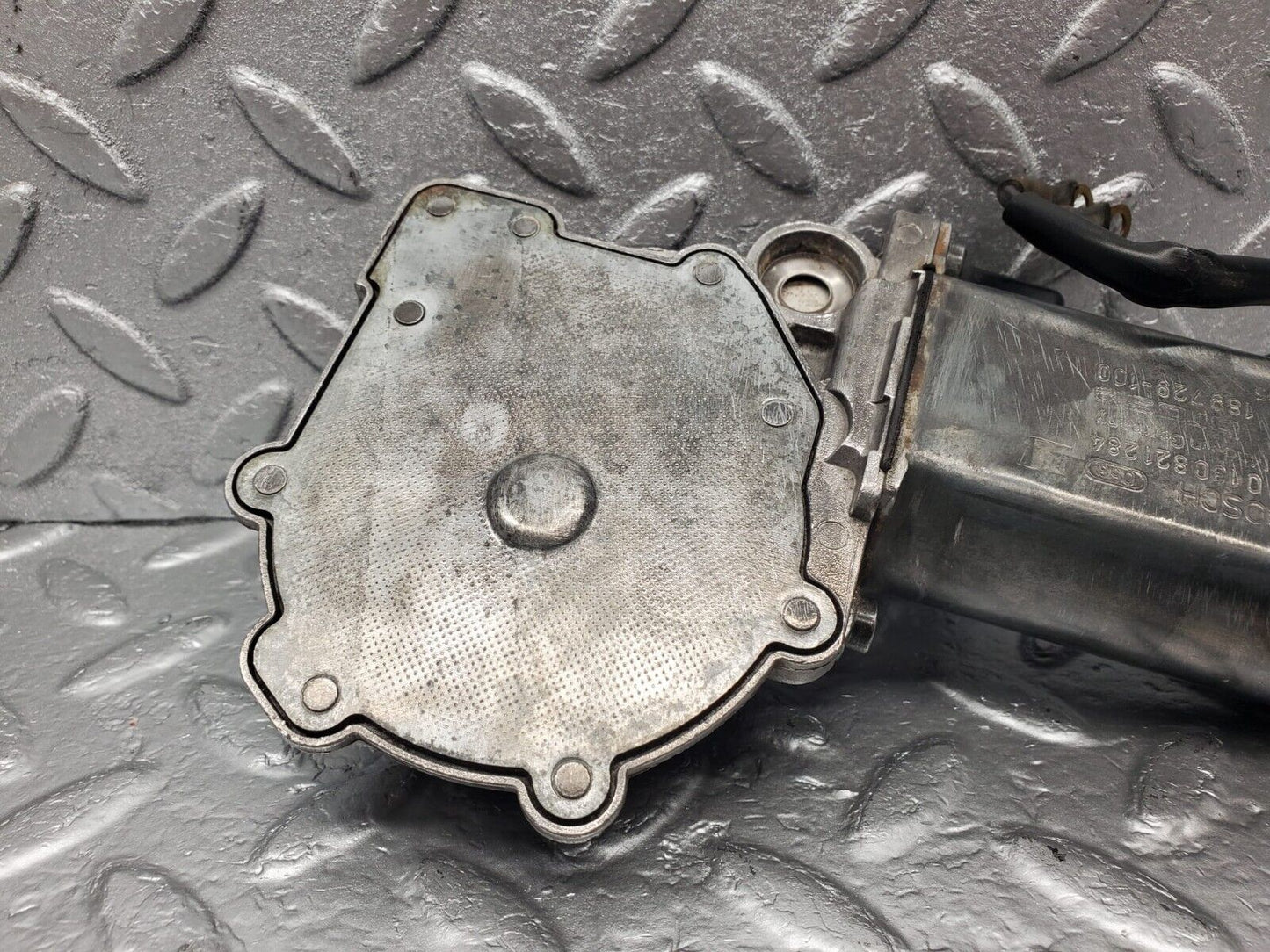 30310 Mercedes-Benz W124 230E Window Regulator Motor Left Bosch 0130821284