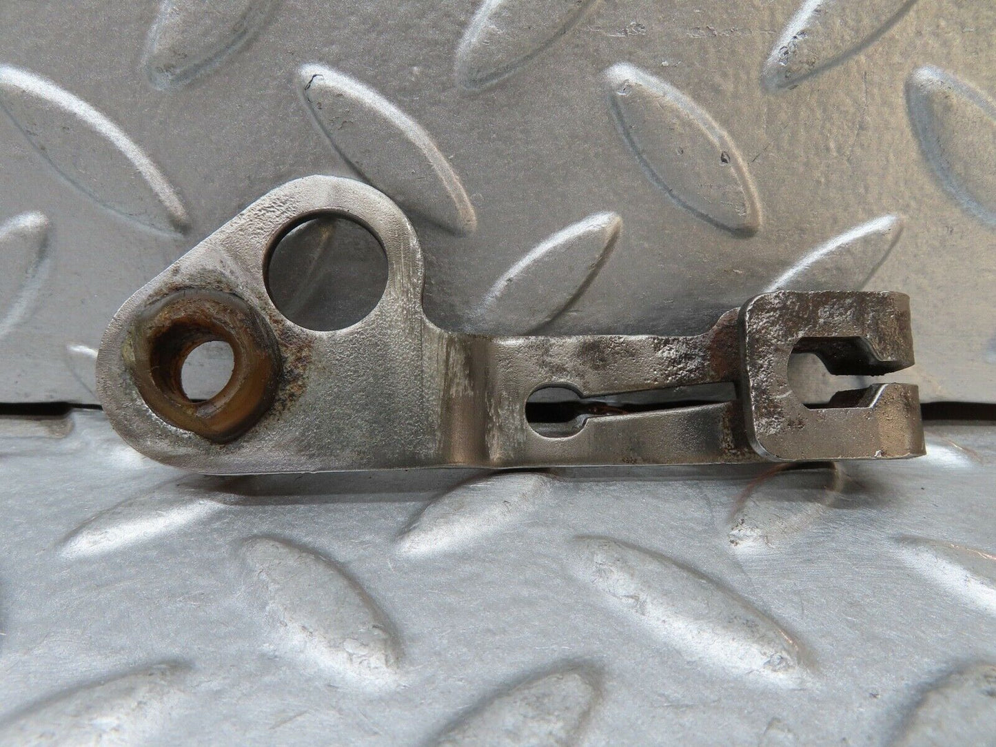 17499 Mercedes-Benz C123 280CE Coupe Gearbox Linkage Bracket