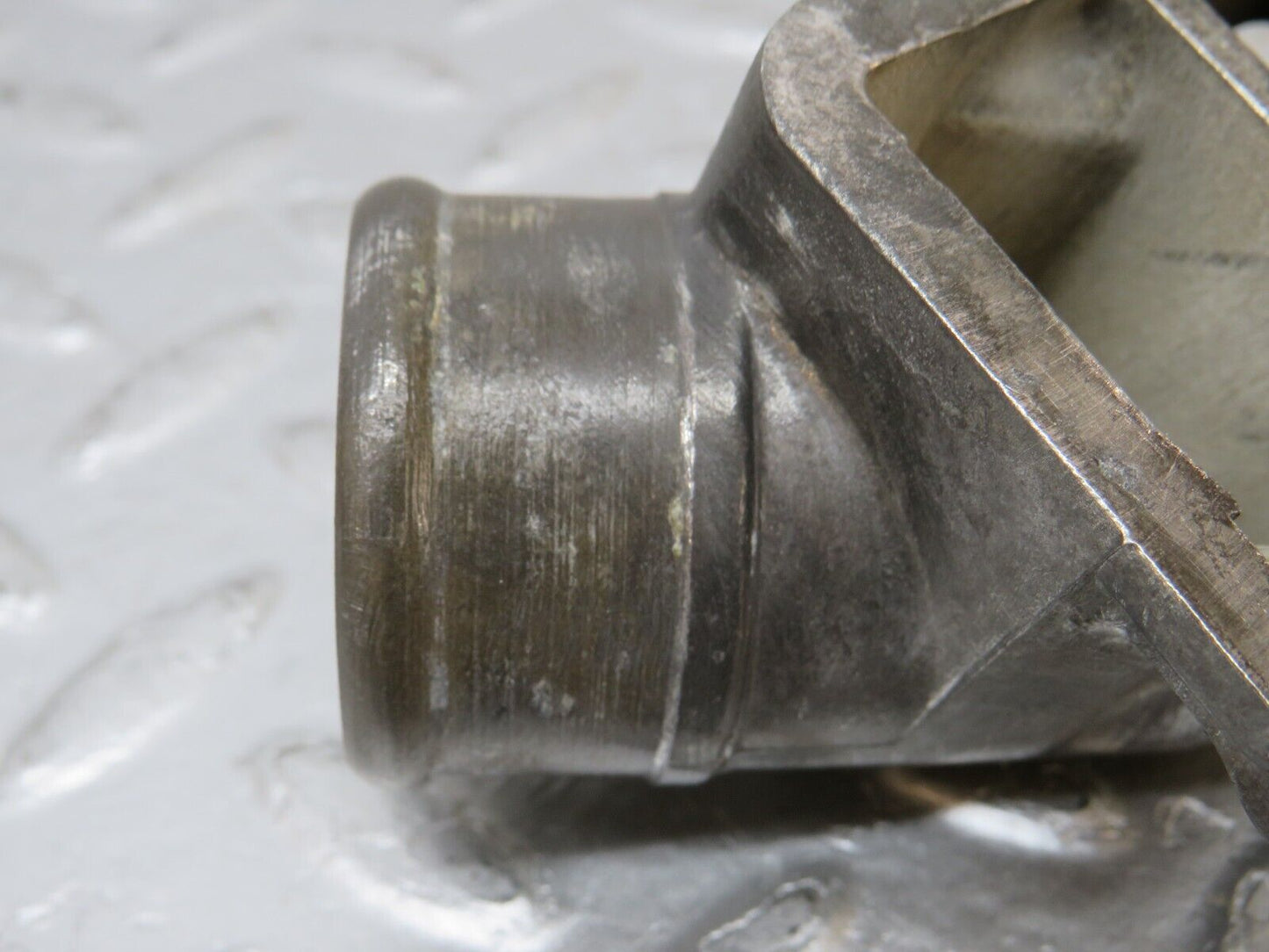 34489 Mercedes-Benz C126 380SEC Water Pump Flange 1172010103