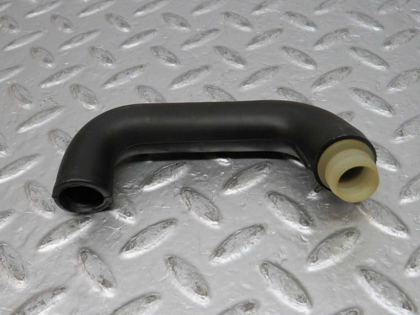 31790 Mercedes-Benz W201 190LE 1.8L Crankcase Breather Pipe 1020944882
