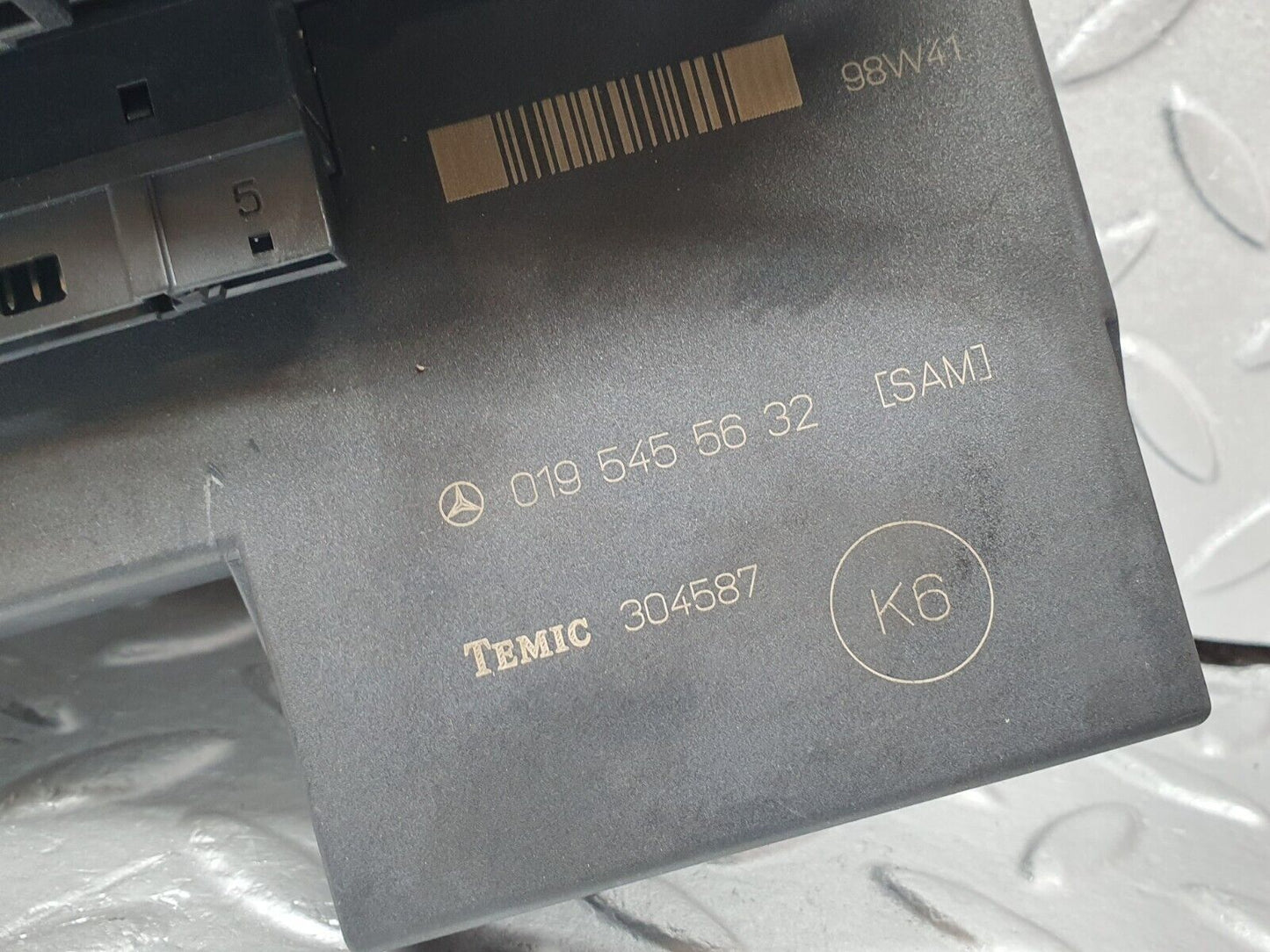 41815 Mercedes-Benz W202 C200 Relay Box Fuse Box 0095455632 0025451901 2085450340