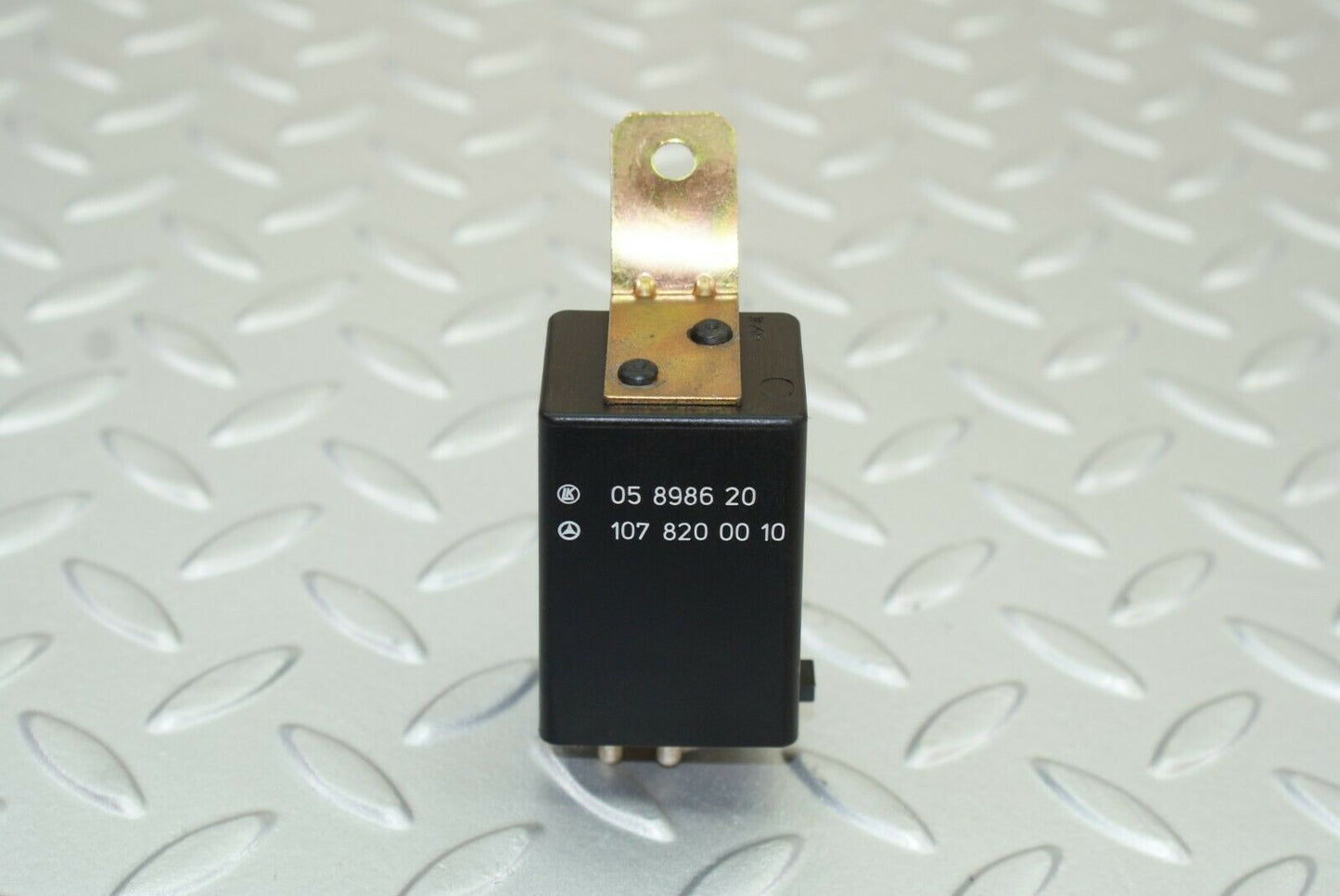 2787 Mercedes-Benz C123 280CE Coupe Rear Heated Window Relay 1078200010