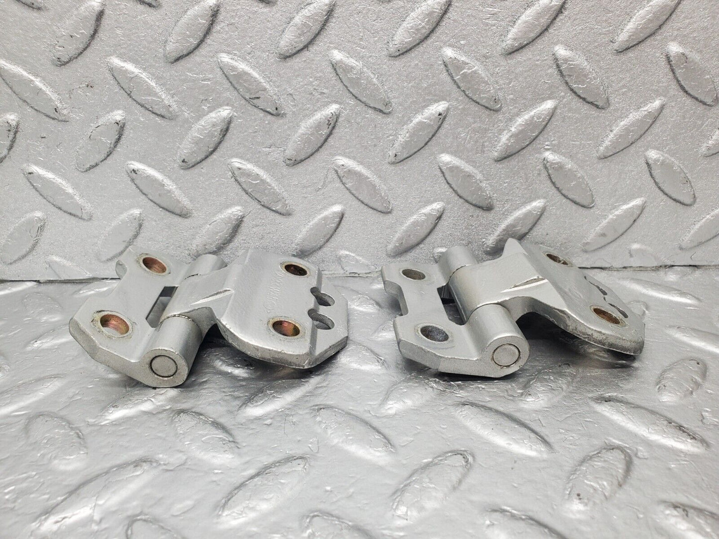 46144 Mercedes-Benz W124 Door Hinge Left Side