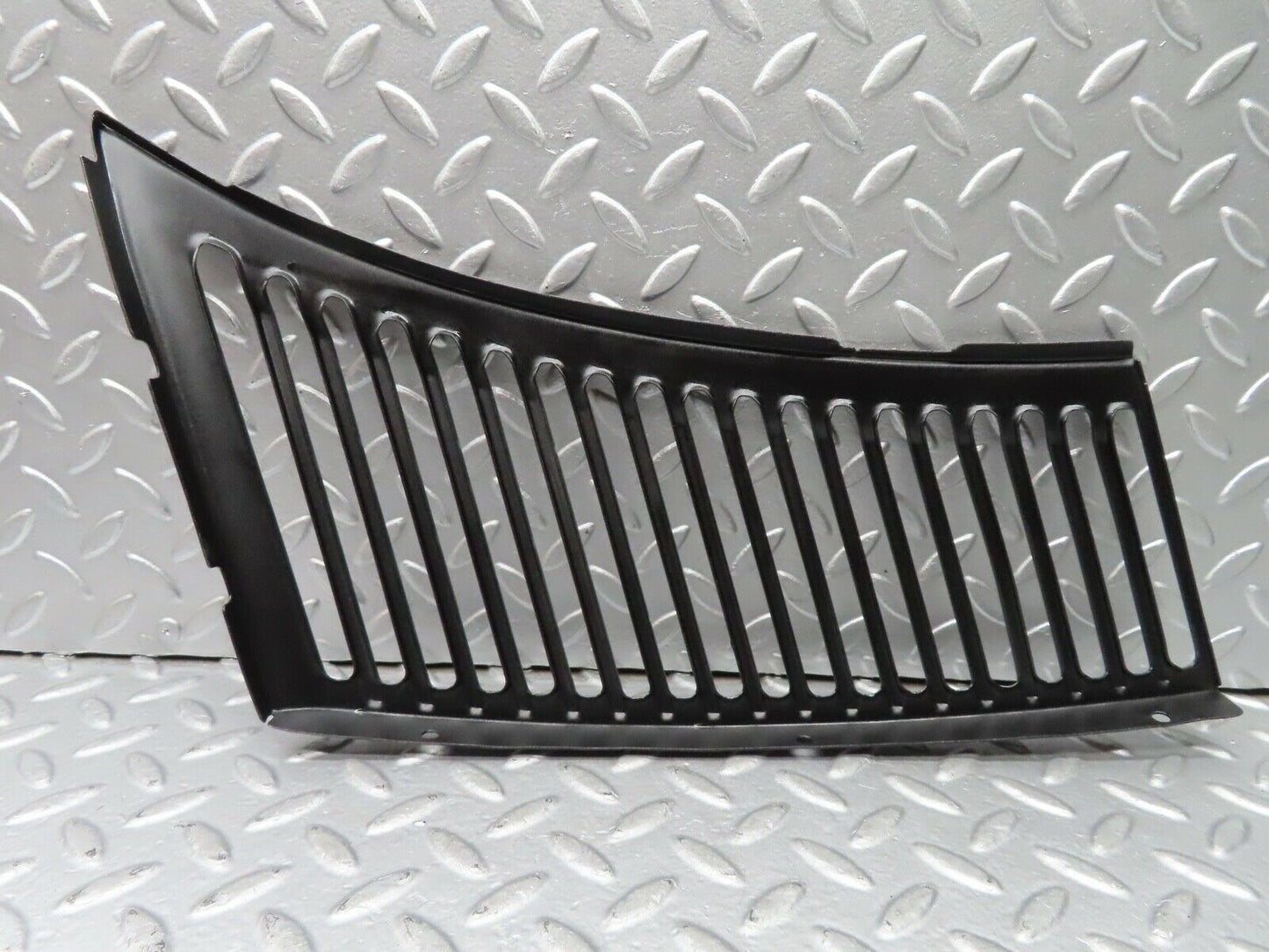 20864 Mercedes-Benz R107 450SL Air Intake Grill Left Side