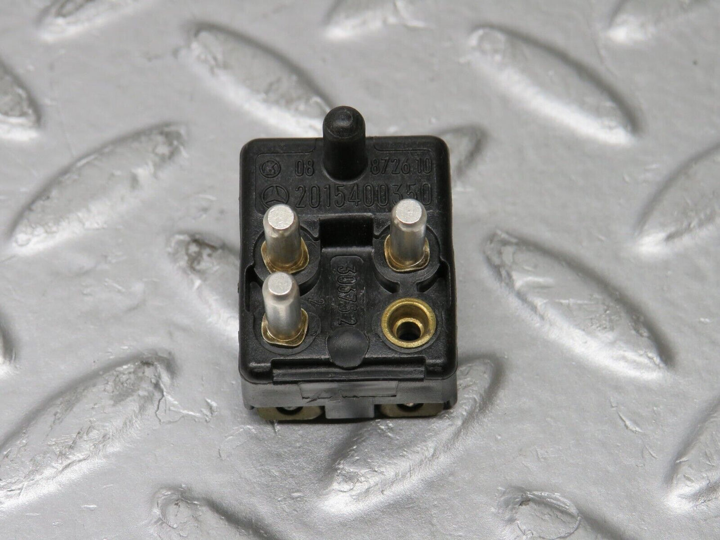 37953 Mercedes-Benz A124 320E Cabriolet Fuse Box Connector 2015400350