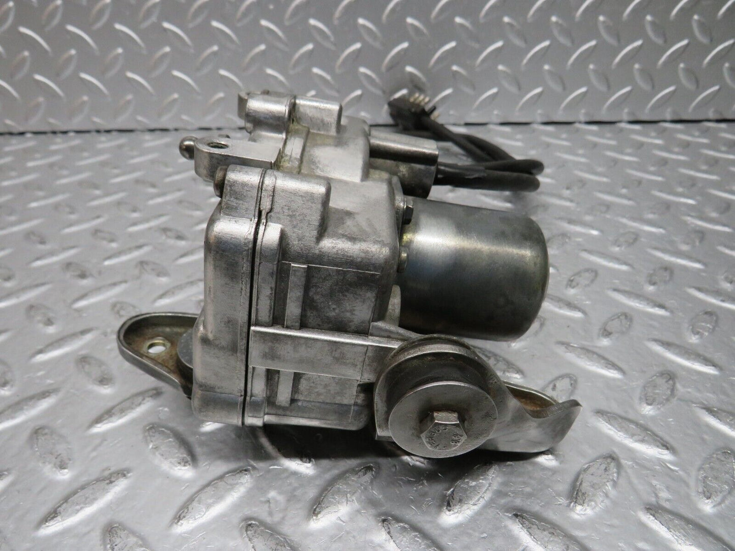 29815 Mercedes-Benz W123 230E Cruise Control Actuator 0015457532