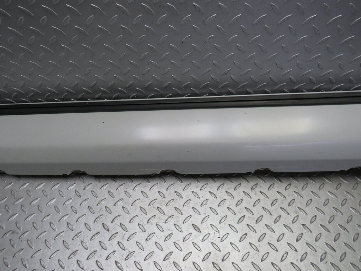 30252 Mercedes-Benz W124 230E Side Skirt Left Side 1246902340