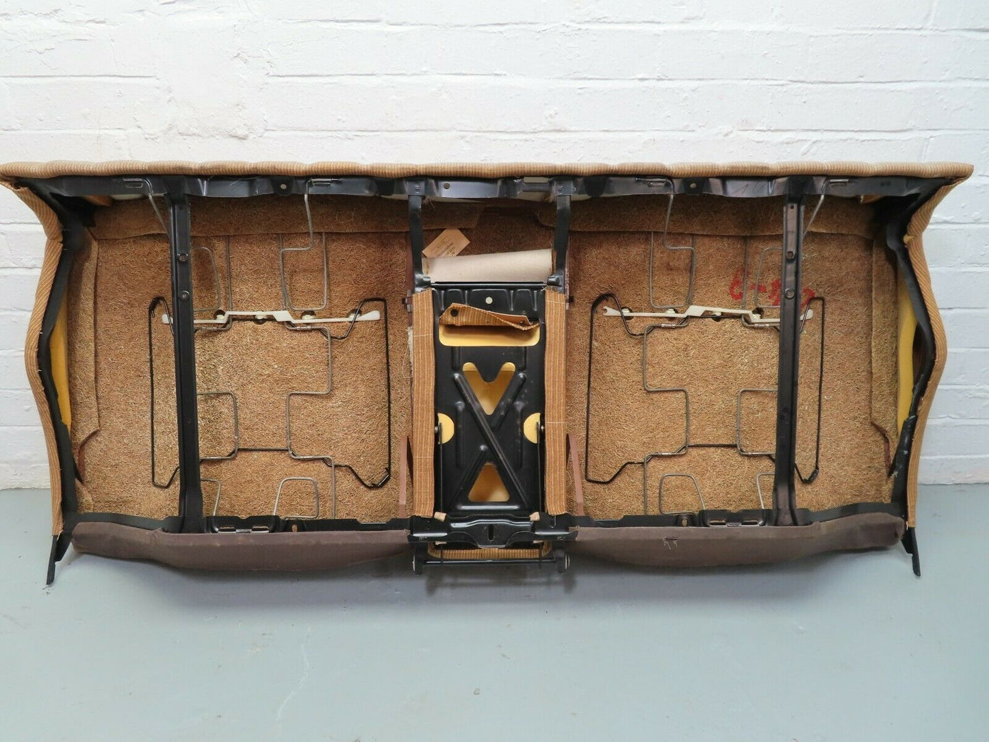 5901 Mercedes-Benz W123 200 Rear Seat