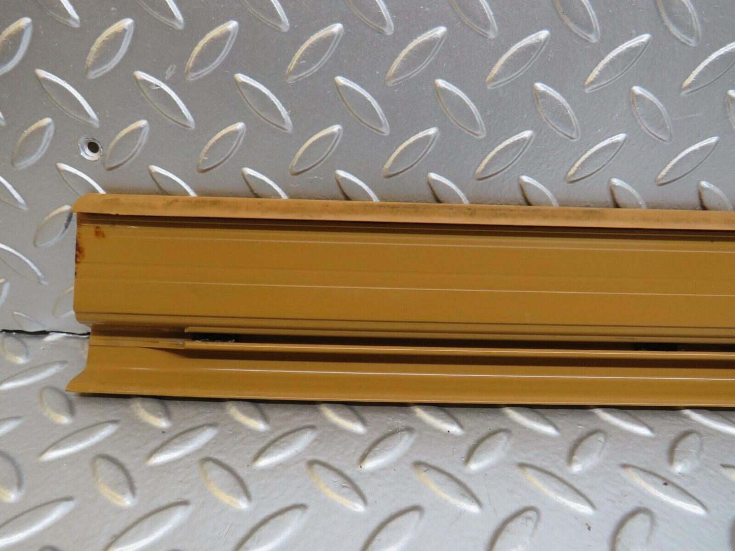 25434 Mercedes-Benz W123 200 Front Right Door Sill