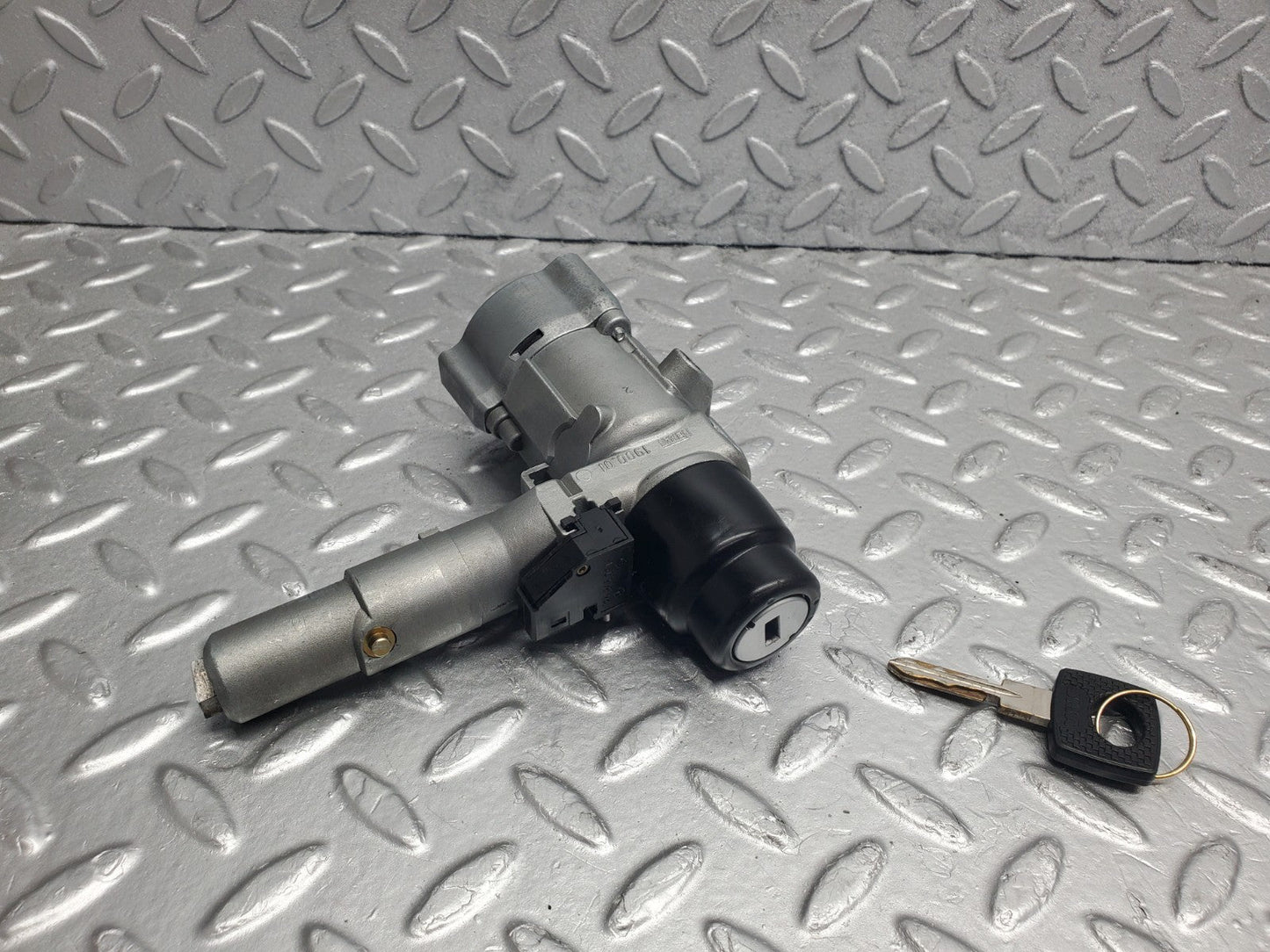 W124 Wagon steering lock ignition switch with key used OEM