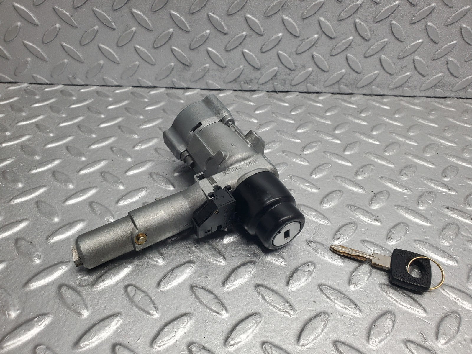 W124 Wagon steering lock ignition switch with key used OEM