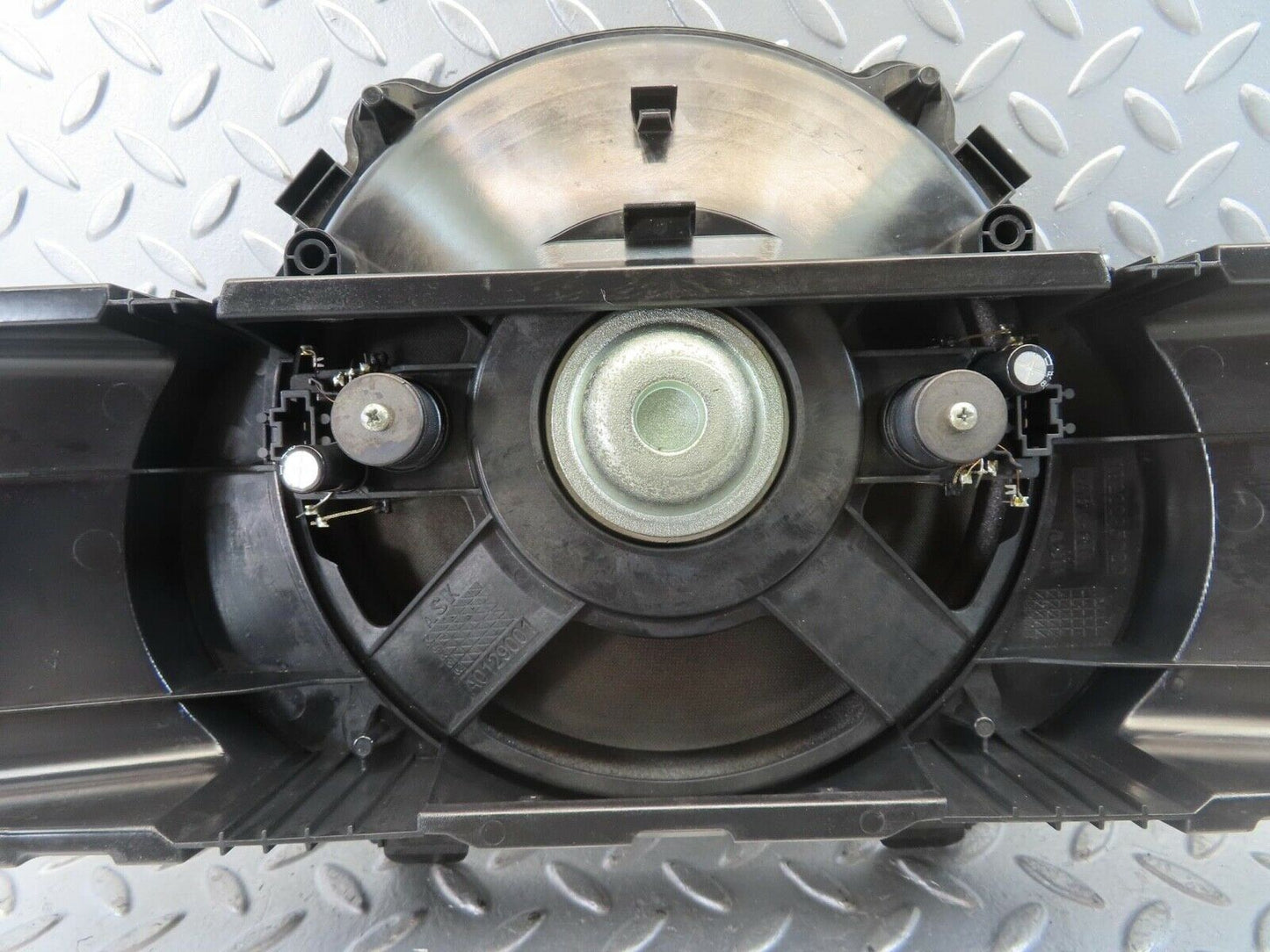 11109 Mercedes-Benz W221 S320 Subwoofer 2218202402