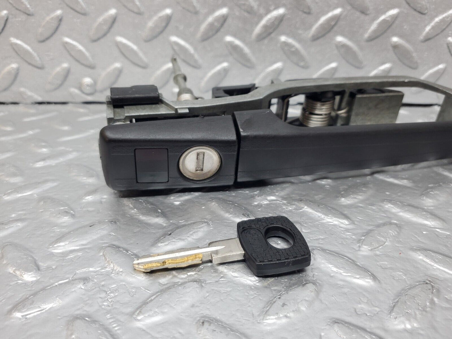 44990 Mercedes-Benz R129 300SL Coupe Right Door Exterior Handle With Key