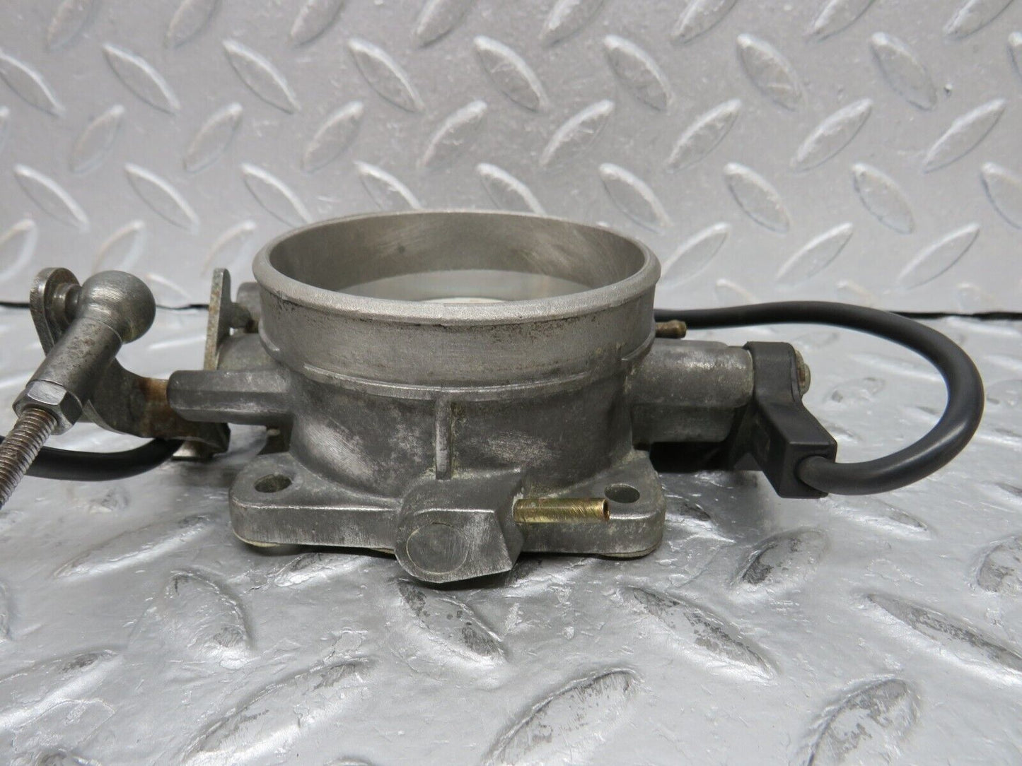 37113 Mercedes-Benz C126 420SEC Coupe Throttle Body Valve 0011407753
