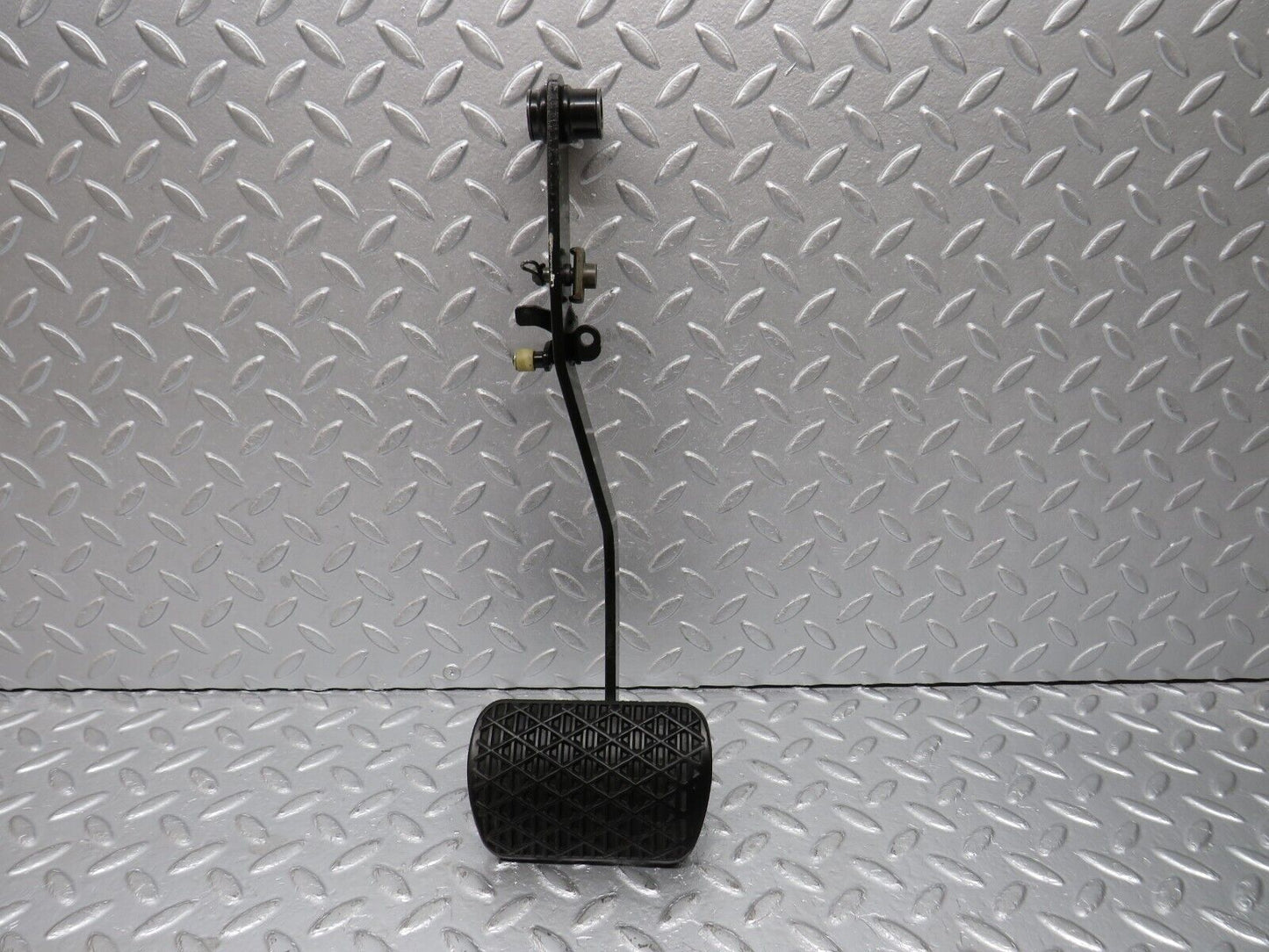 39449 Mercedes-Benz R129 320SL Coupe Brake Pedal With Rubber 1232910082