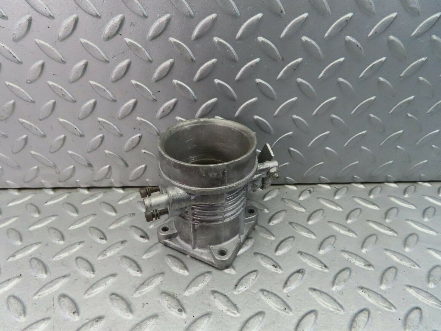 8685 Mercedes-Benz W111 Throttle Body