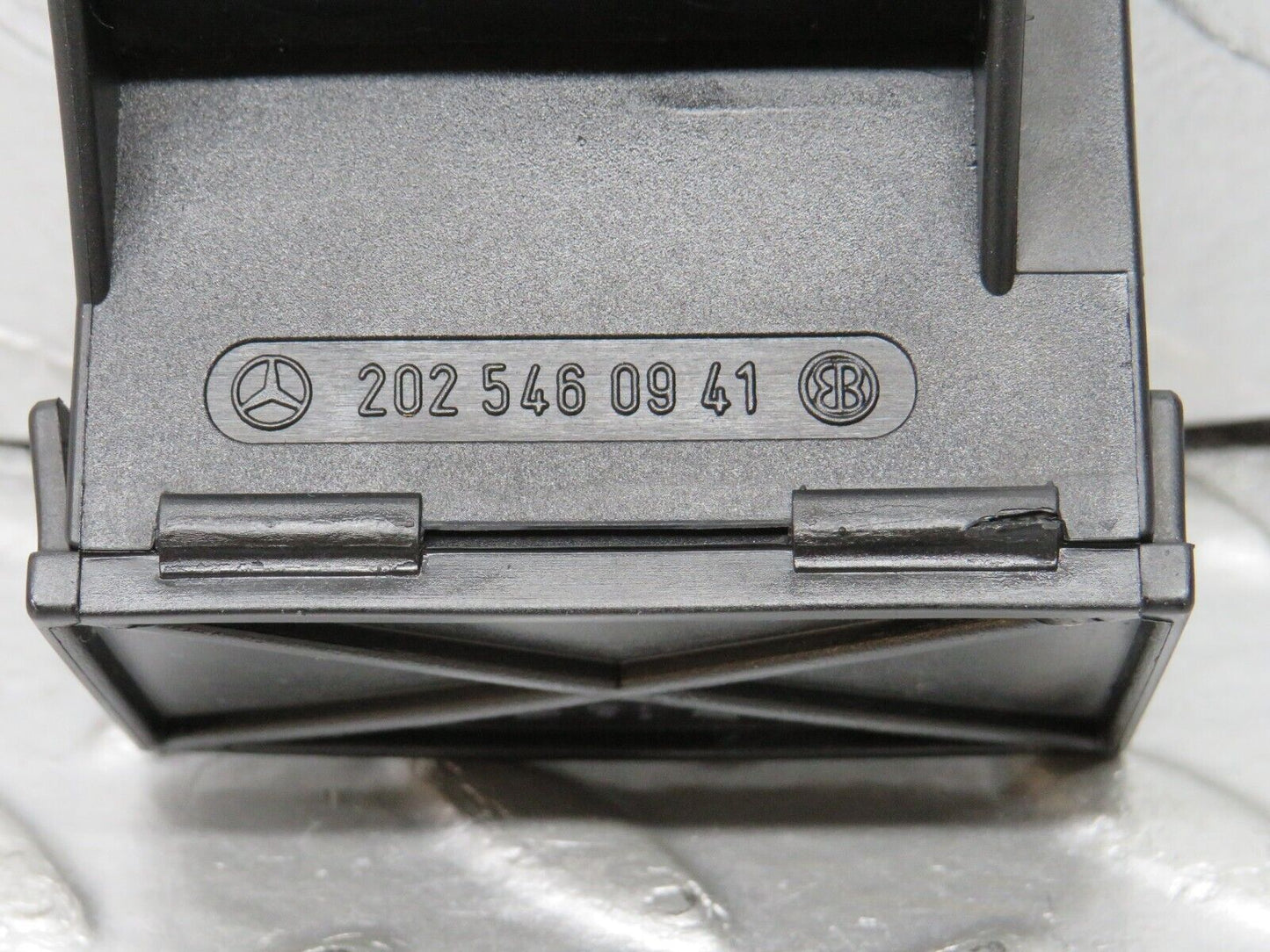 33458 Mercedes-Benz W202 C180 Cable Wire Connector 2025460941