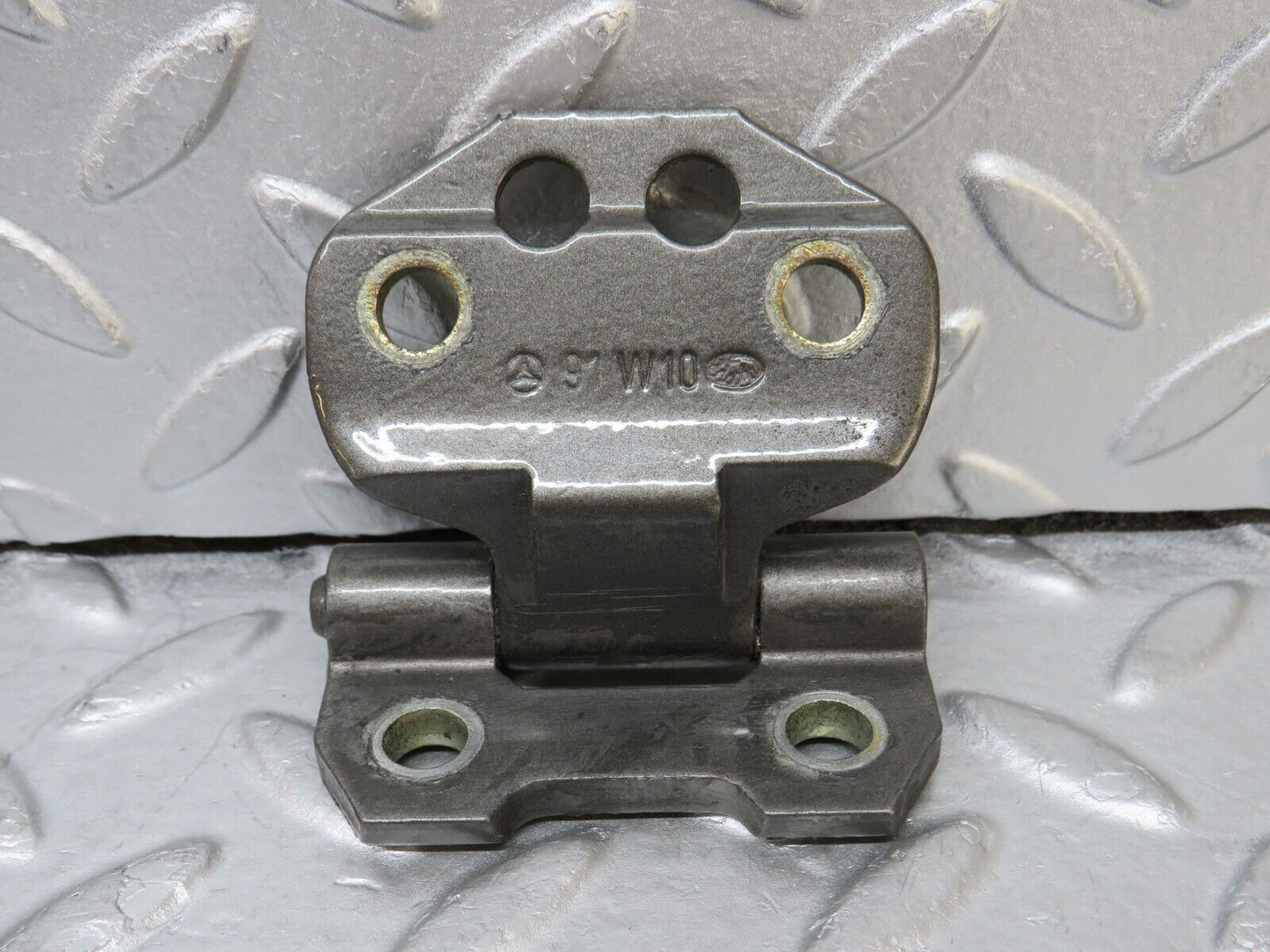 35305 Mercedes-Benz W124 Front Door Hinge Pair