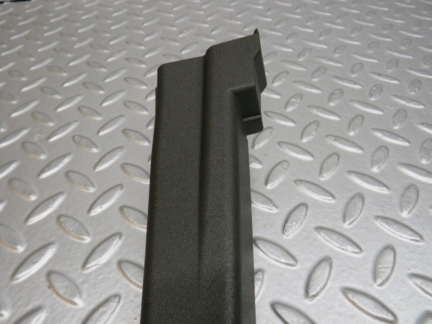 35285 Mercedes-Benz W221 Front Right Door Window Frame Trim 2217250271