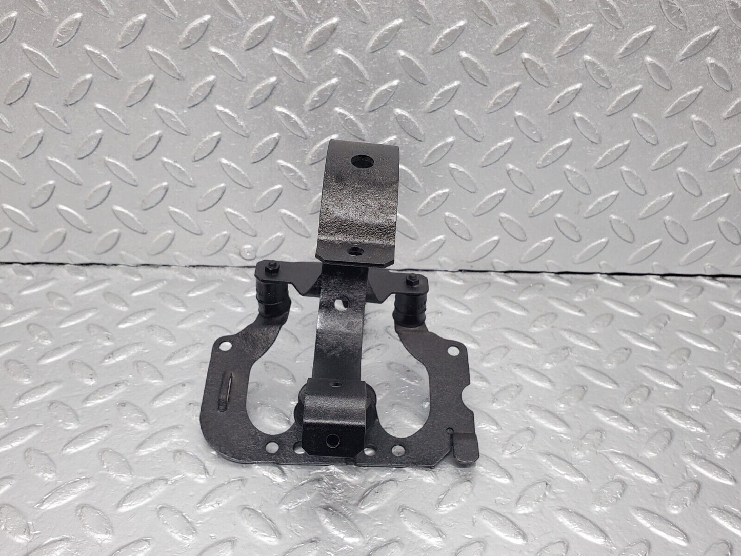 45926 Mercedes-Benz W126 420SE Fuel Pump Fuel Filter Bracket