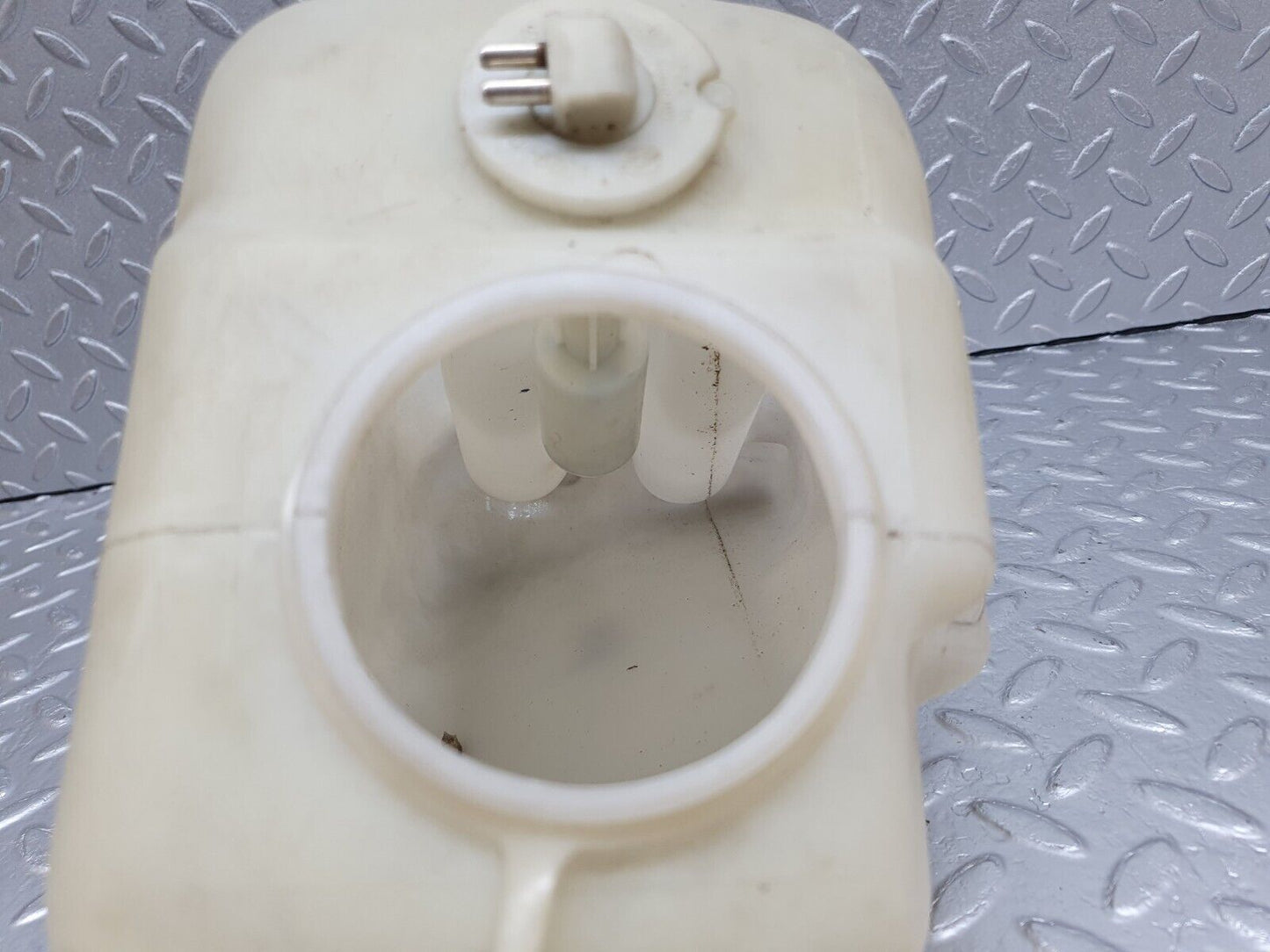 41581 Mercedes-Benz W124 200E Windscreen Washer Fluid Tank 1248690520 1248690072
