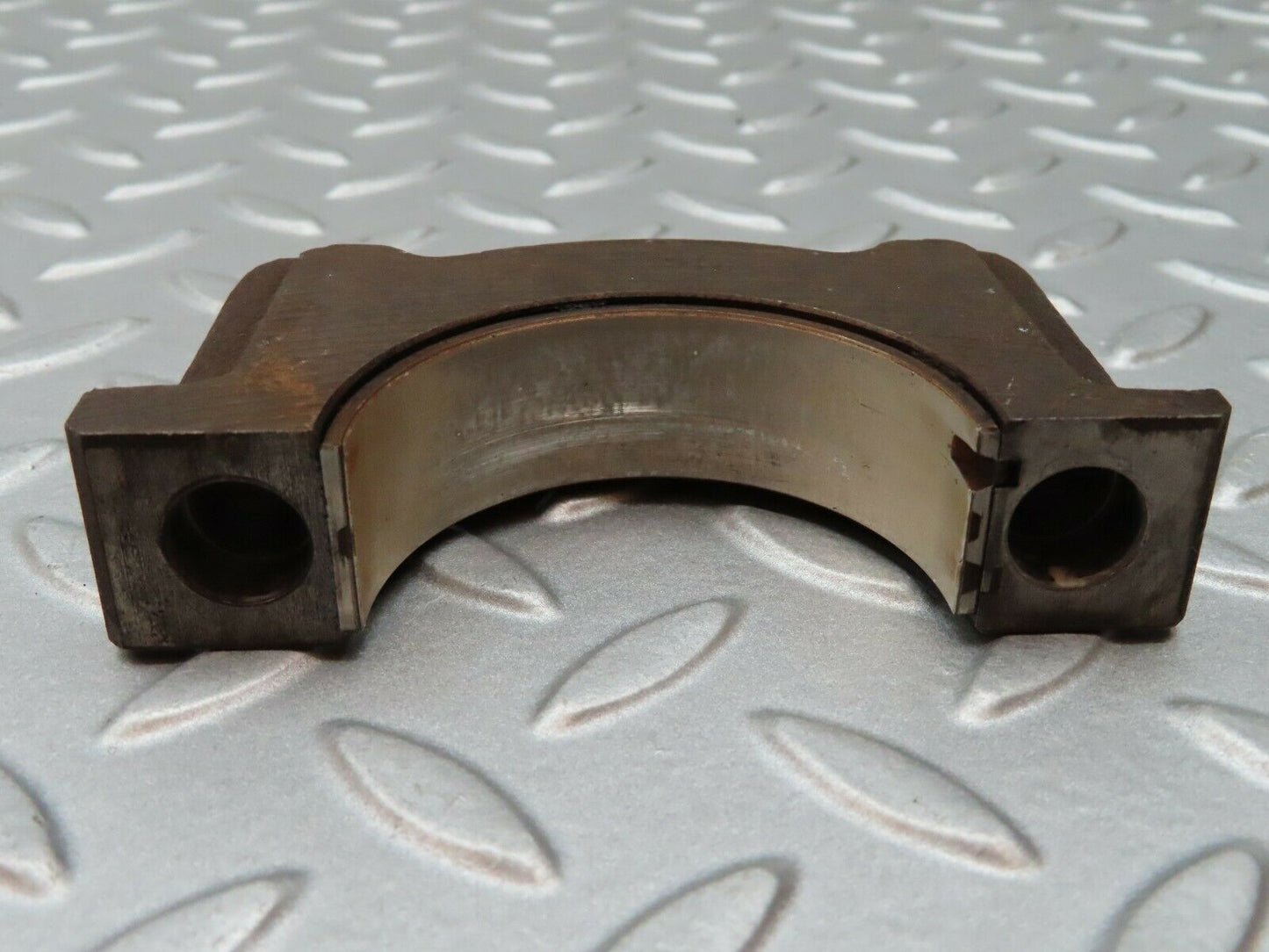3954 Mercedes-Benz S123 200T Wagon Crankshaft Bearing Holder Block 1020011