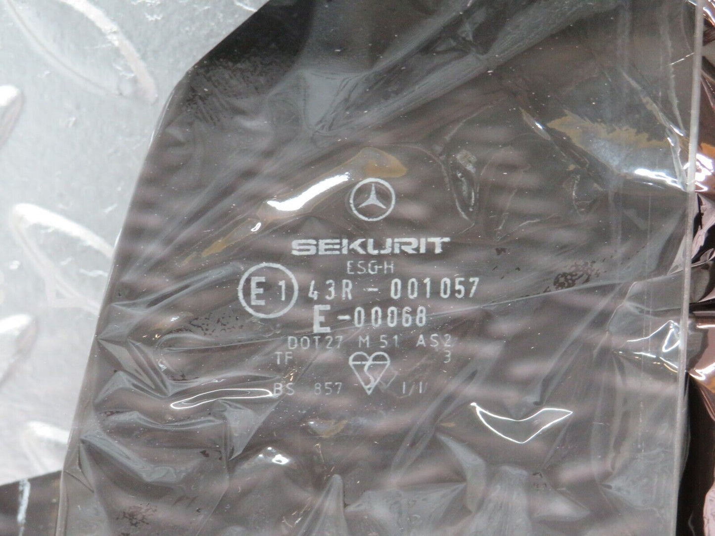 25471 Mercedes-Benz W123 200 Rear Left Door Window Glass