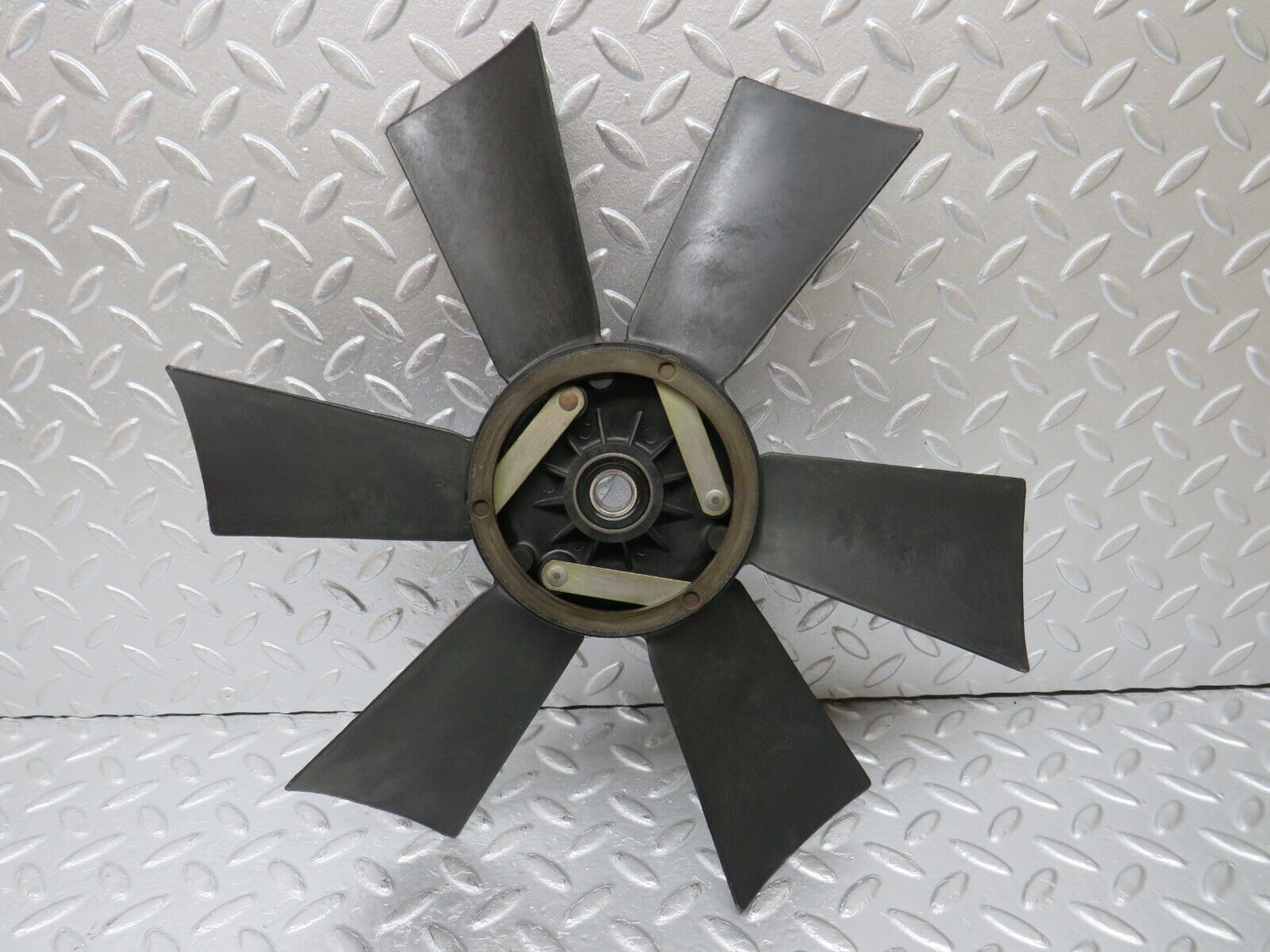 33741 Mercedes-Benz W201 190E Engine Cooling Fan 1022050506