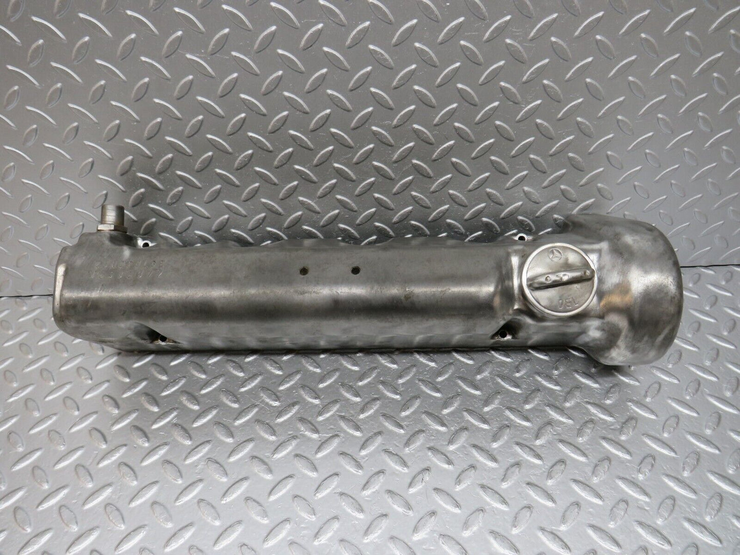 32749 Mercedes-Benz C107 R107 350 V8 Cylinder Head Valve Cover Right Side 1160161905