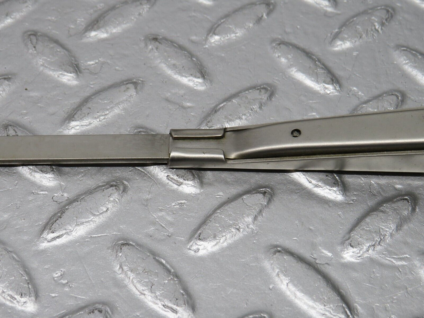 39106 Mercedes-Benz R107 500SL Windscreen Wiper Arm Left Side