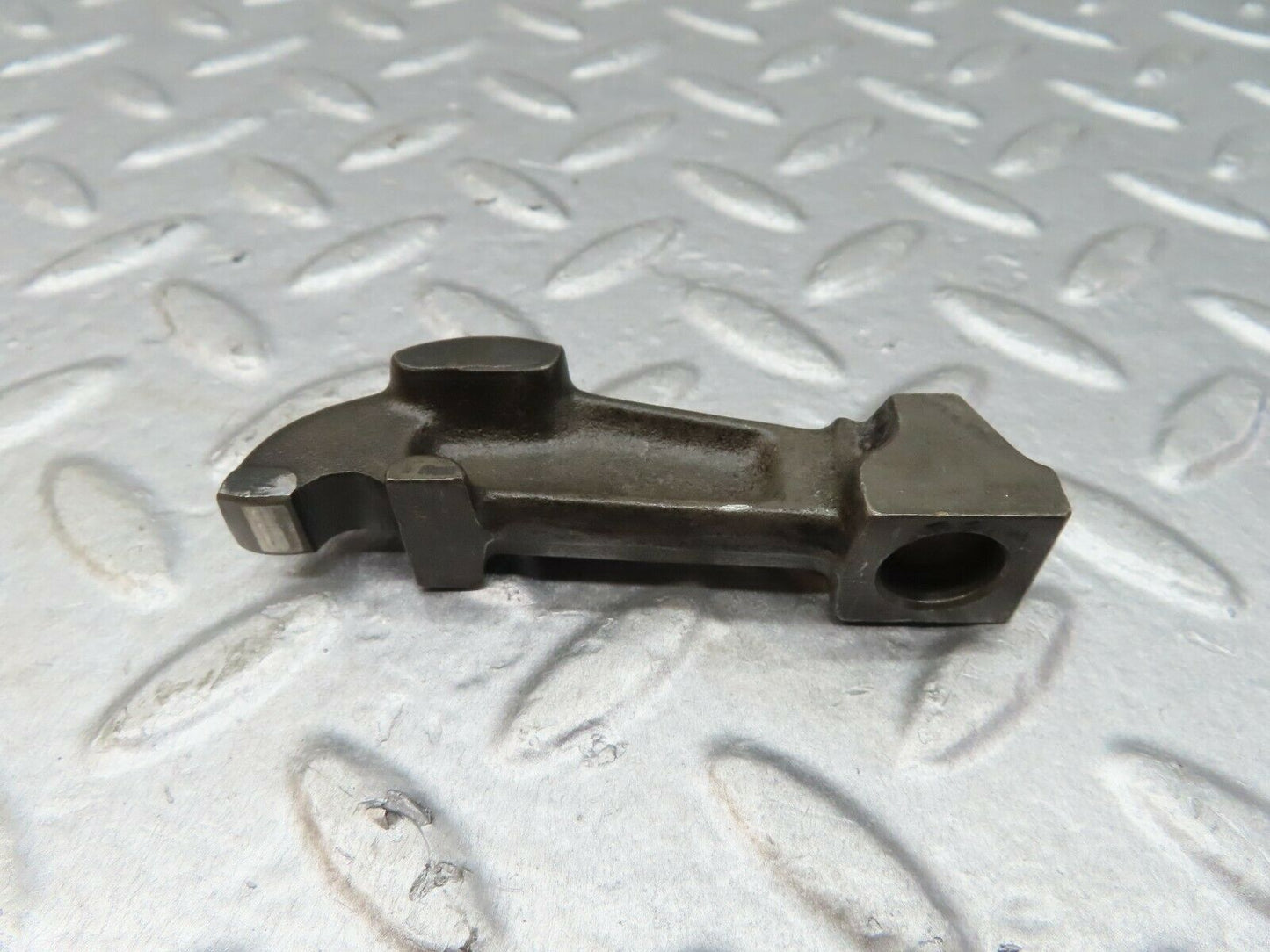 18067 Mercedes-Benz W123 200 Valve Rocker Arm With Retaining Spring