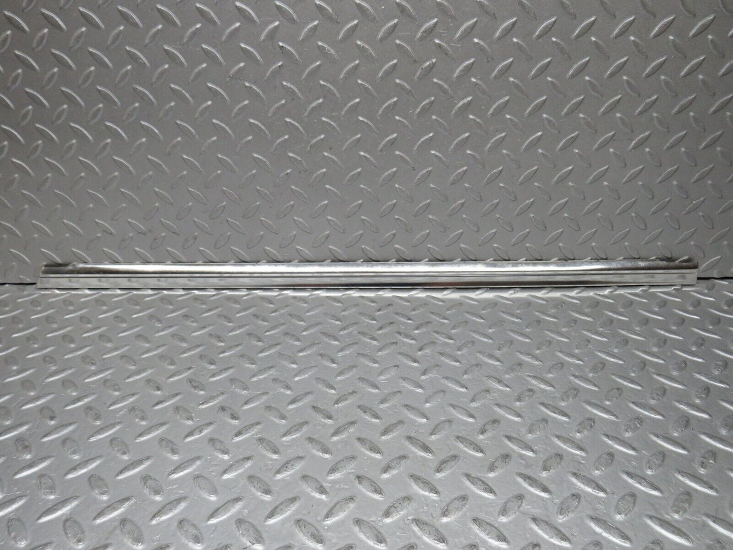 37312 Mercedes-Benz W109 300SEL Front Right Door Chrome Moulding Trim