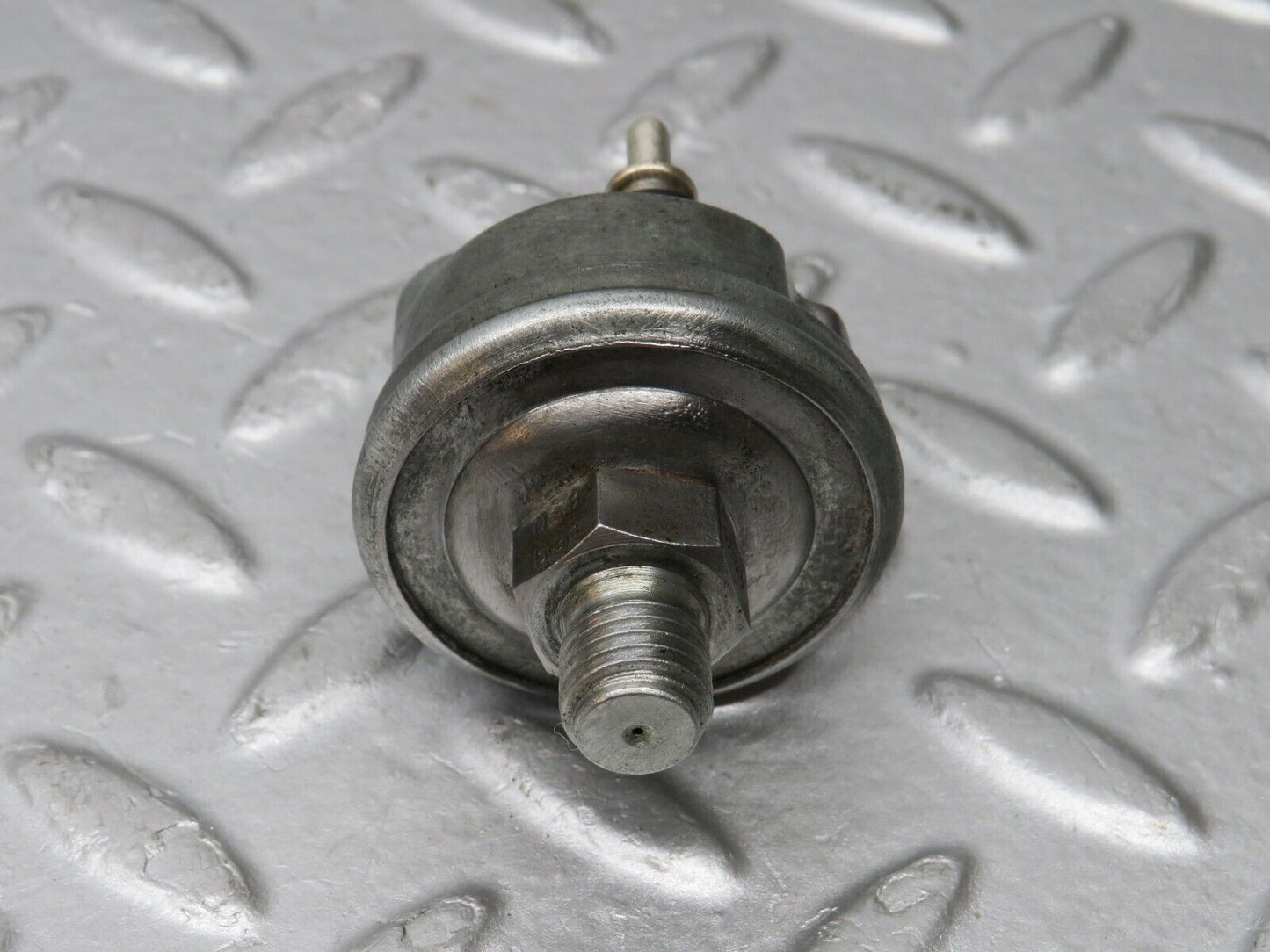 39065 Mercedes-Benz W201 190E 2.6L Oil Pressure Sensor 0065429416