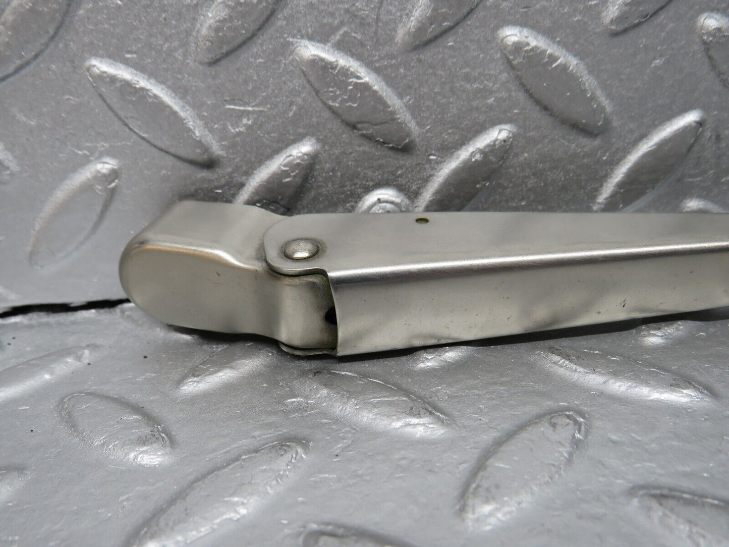 39105 Mercedes-Benz R107 500SL Windscreen Wiper Arm Right Side