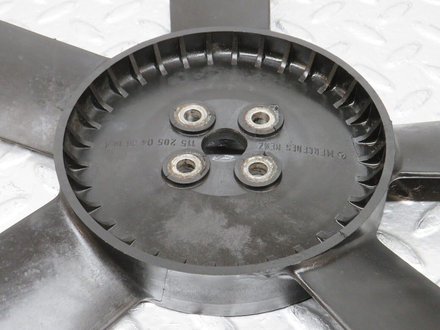 31047 Mercedes-Benz W123 200D Engine Cooling Fan 1152050406