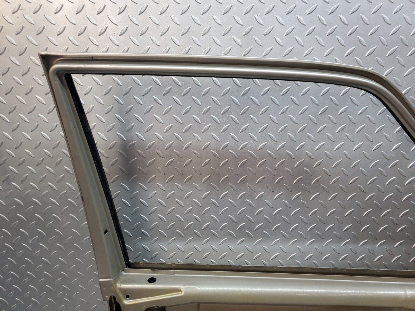 45992 Mercedes-Benz W126 420SE Front Left Door