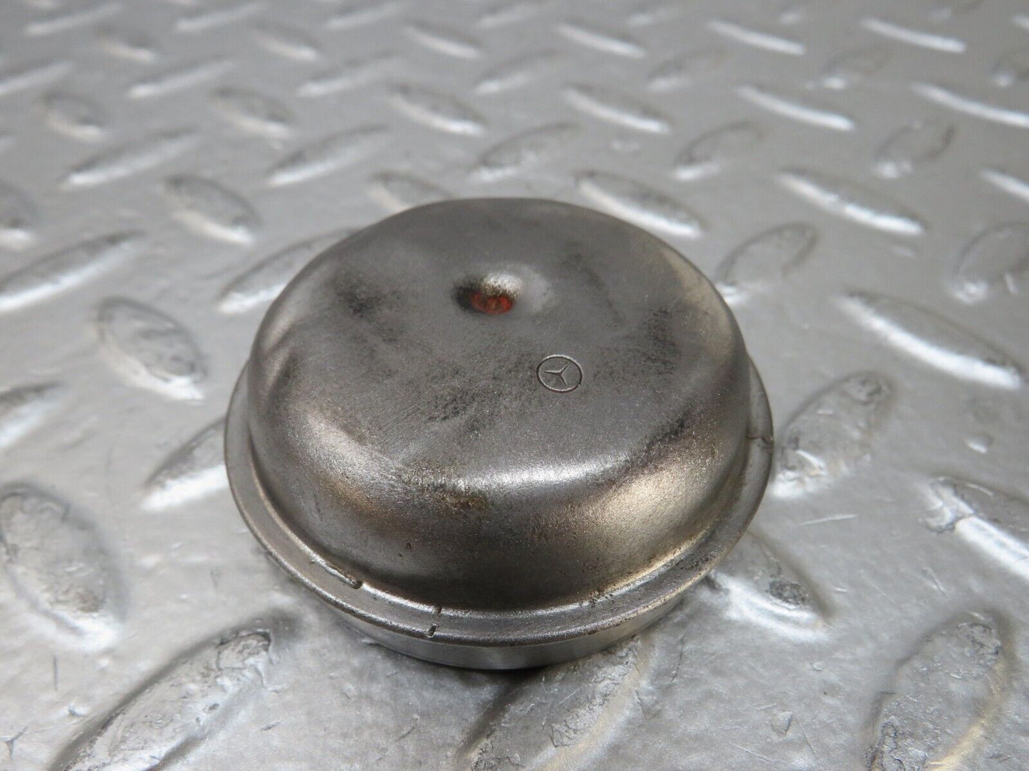 26699 Mercedes-Benz C124 220CE Coupe Wheel Hub Locking Cap