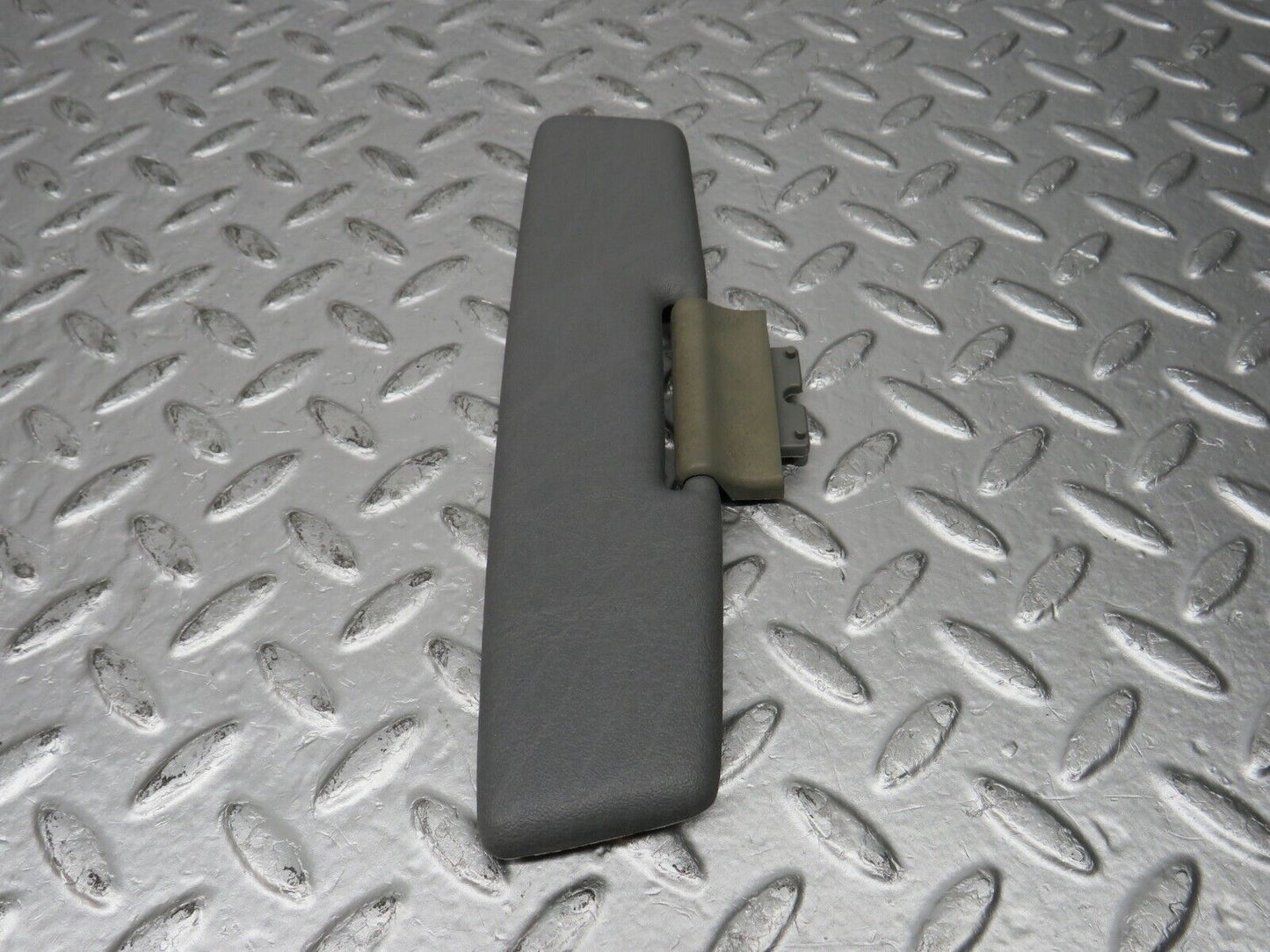32400 Mercedes-Benz S124 300TE Wagon Middle Sun Visor Grey