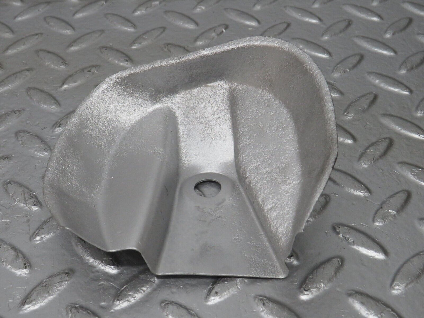 33034 Mercedes-Benz C107 R107 350 V8 Engine Mount Bracket