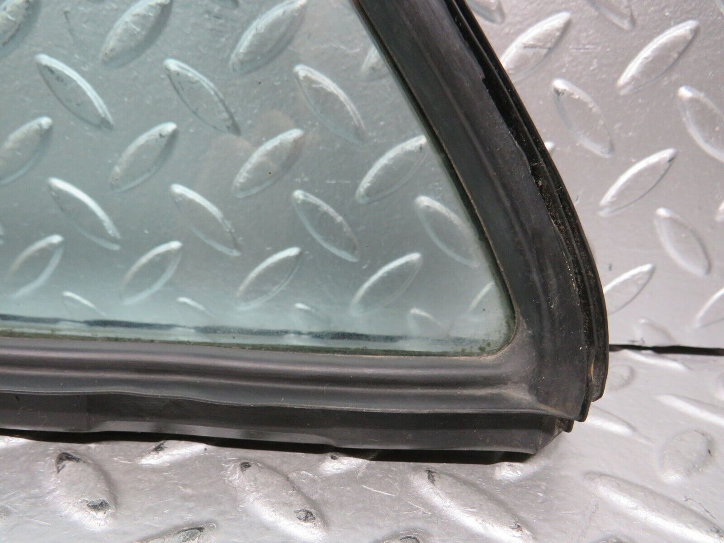 28857 Mercedes-Benz W123 230E Rear Right Quarter Window Glass 1237350224