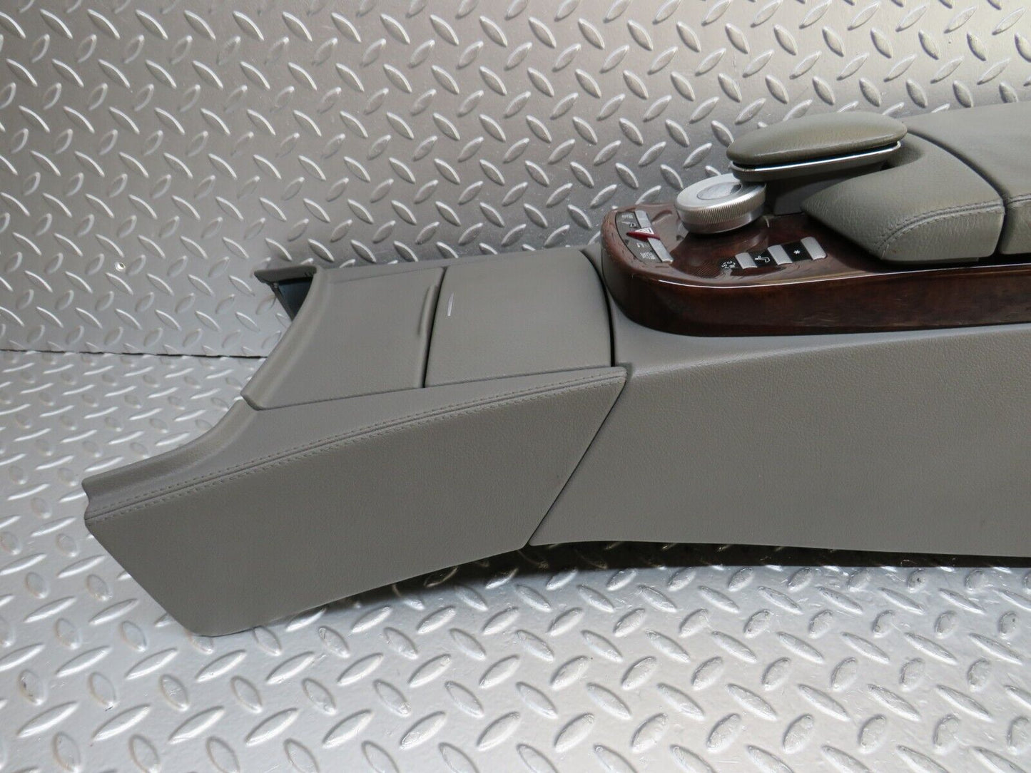 35124 Mercedes-Benz W221 Centre Console