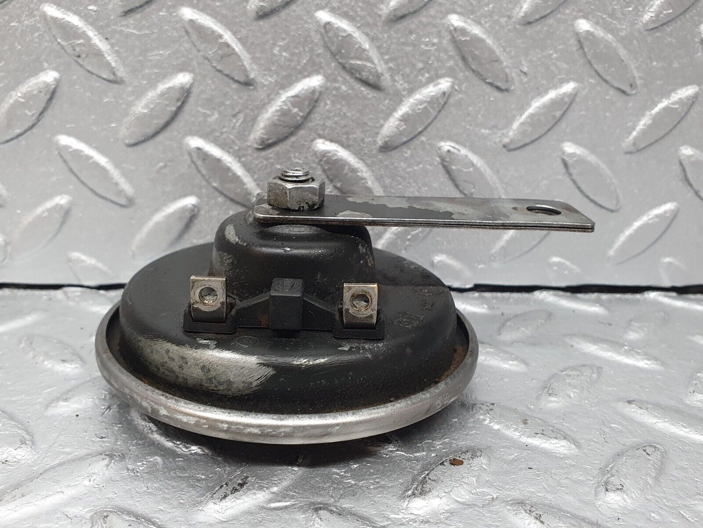 41544 Mercedes-Benz W124 200E Horn Hella 002952