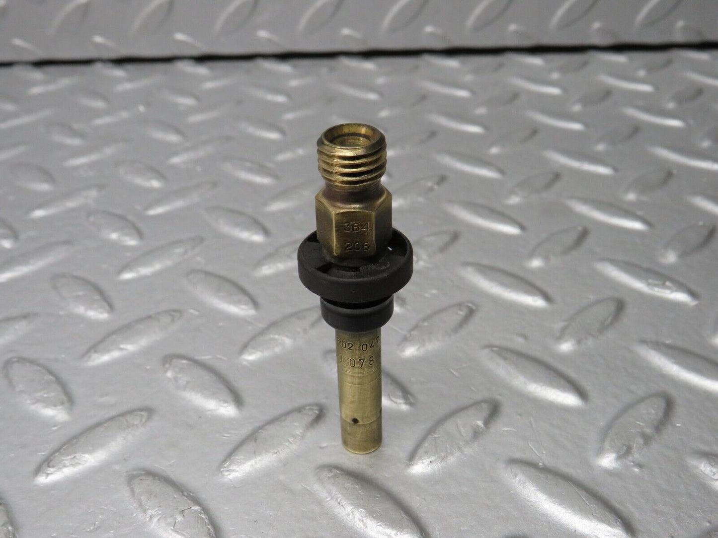 38904 Mercedes-Benz W201 190E 2.6L Fuel Injector Bosch 0000785623 0437502047