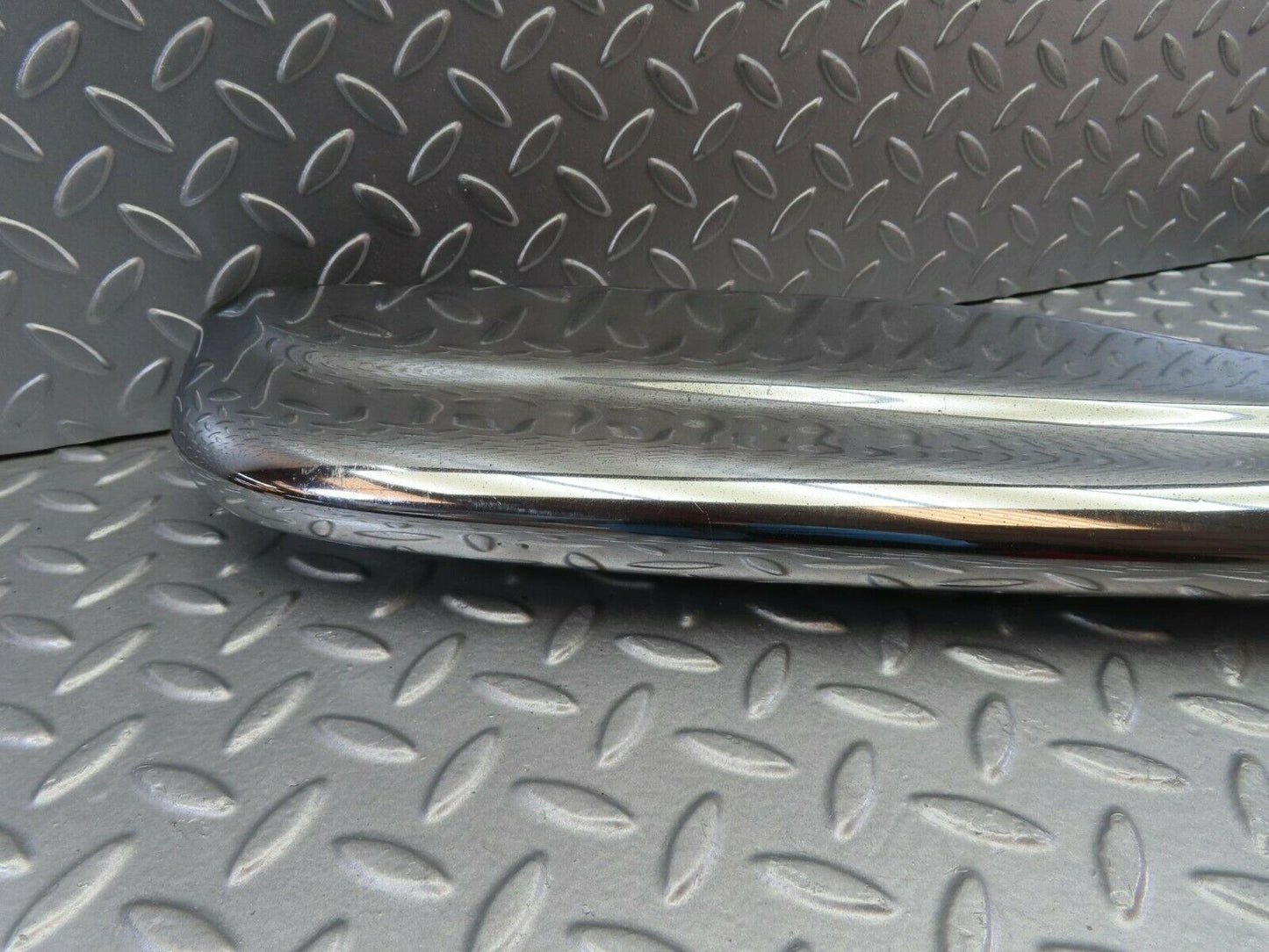 10614 Mercedes-Benz W108 Front Left Upper Bumper Corner