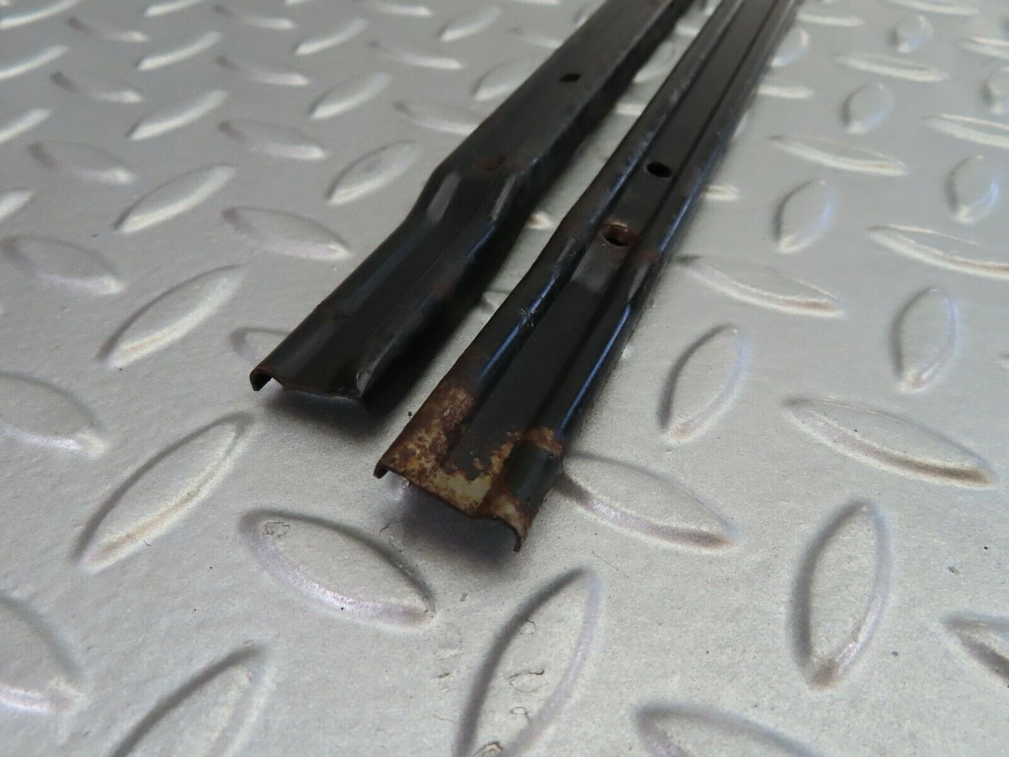 7216 Mercedes-Benz C107 350SLC Coupe Trunk Carpet Holding Strips Rails